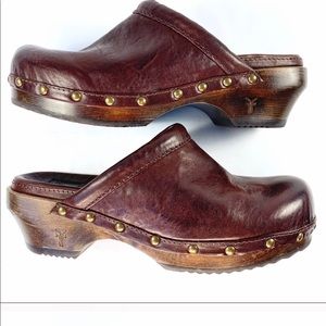 Frye Clara Campus brown clogs